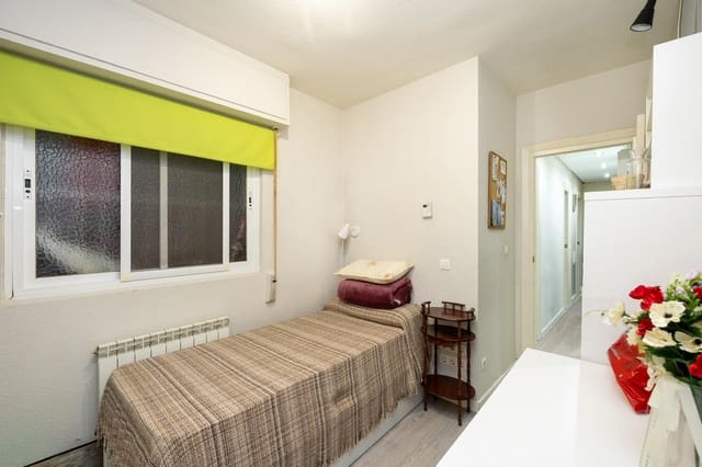 3 slaapkamer Flat te koop in Camino de Ronda - Rosaleda, Granada stad - € 239.000 (Ref: 9666969)