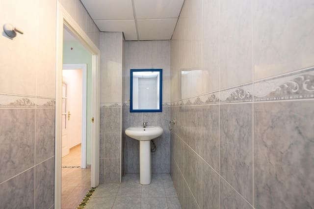 2 soverom Kommersiell til salgs i Centro, Granada by - € 80 000 (Ref: 9666971)