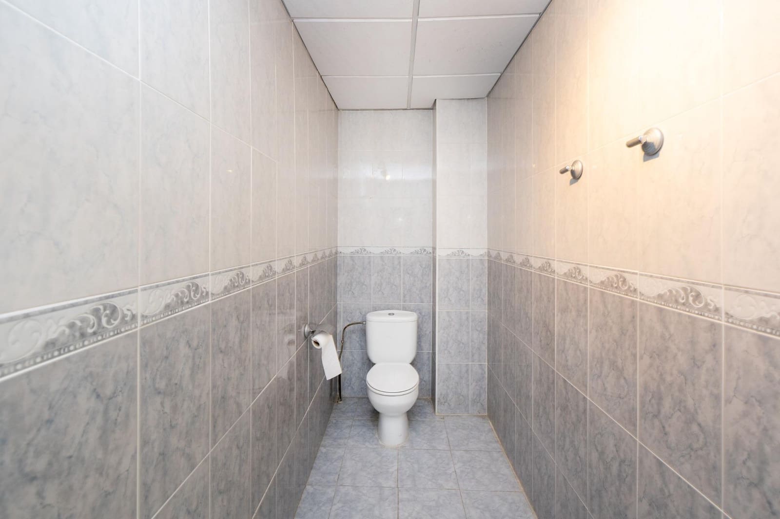 2 sovrum Kommersiell till salu i Granada stad - 80 000 € (Ref: 9666971)