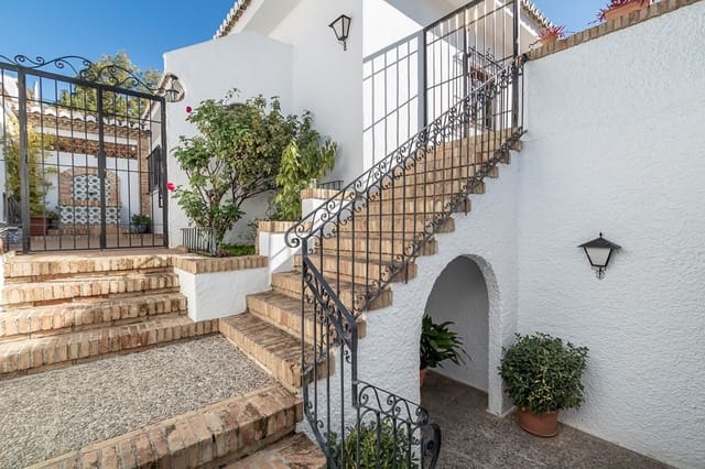 5 Zimmer Villa zu verkaufen in Granada Stadt mit Pool Garage - 975.000 € (Ref: 9666972)