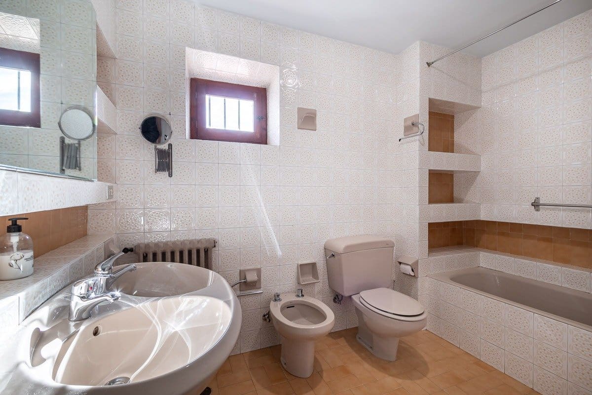 5 Zimmer Villa zu verkaufen in Granada Stadt mit Pool Garage - 975.000 € (Ref: 9666972)