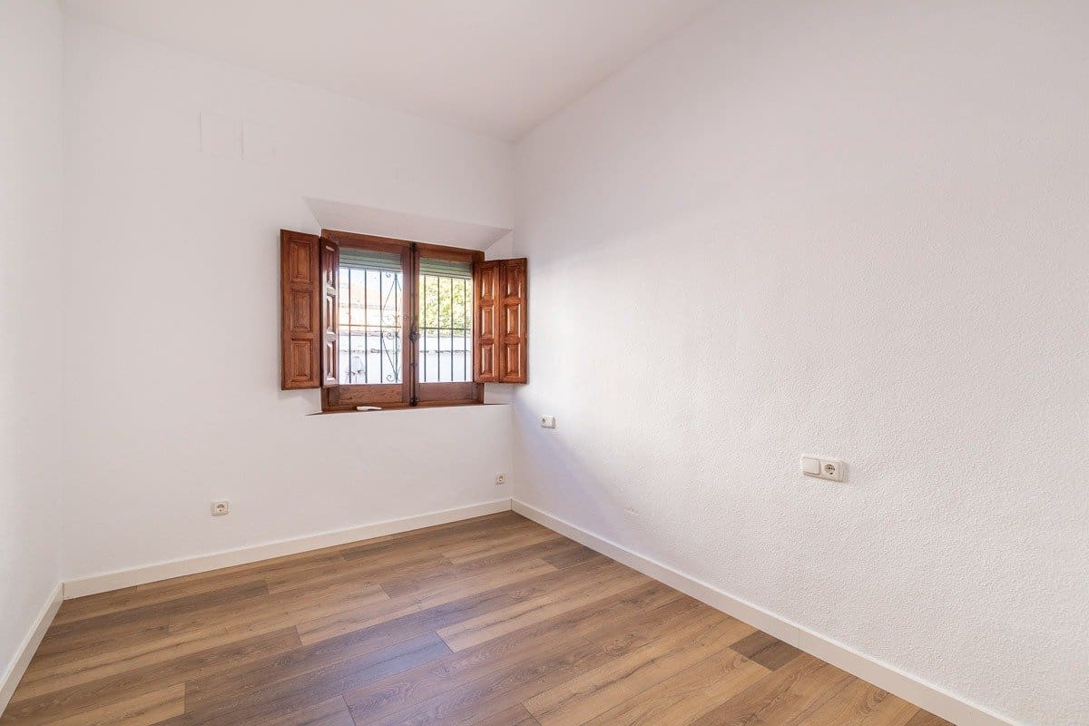 5 Zimmer Villa zu verkaufen in Granada Stadt mit Pool Garage - 975.000 € (Ref: 9666972)