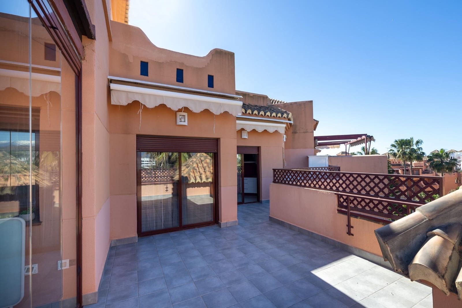 Ático de 4 habitaciones en Motril en venta con piscina garaje - 590.000 € (Ref: 9666973)