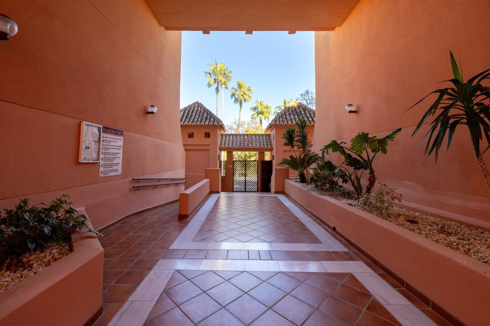 Ático de 4 habitaciones en Motril en venta con piscina garaje - 590.000 € (Ref: 9666973)