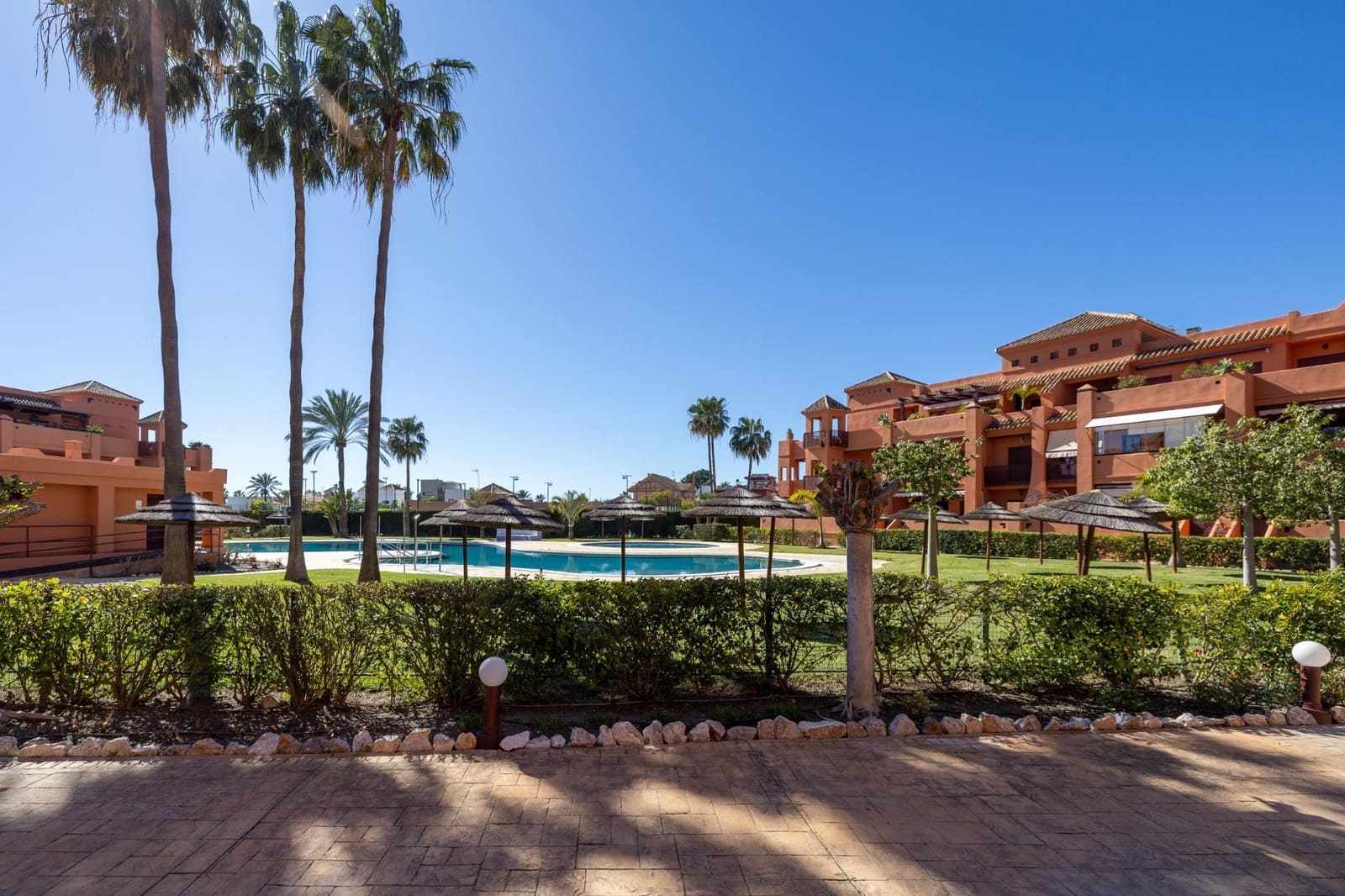 Ático de 4 habitaciones en Motril en venta con piscina garaje - 590.000 € (Ref: 9666973)