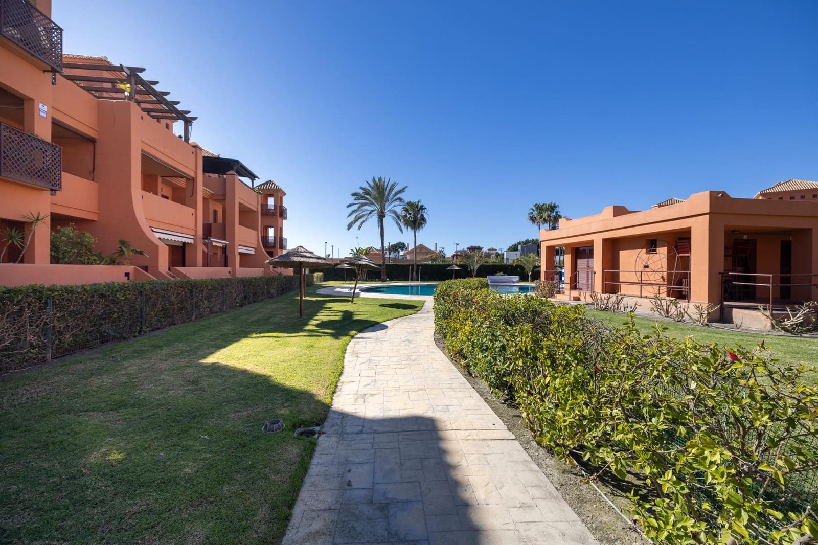 Ático de 4 habitaciones en Motril en venta con piscina garaje - 590.000 € (Ref: 9666973)