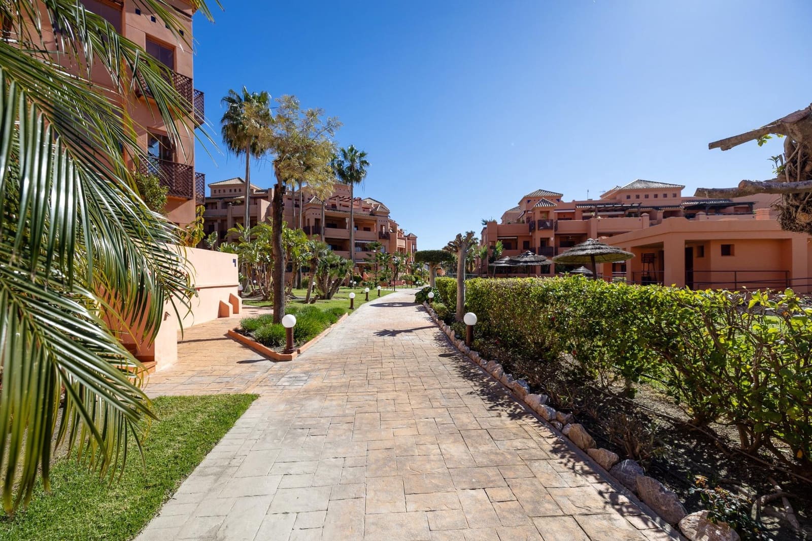 Ático de 4 habitaciones en Motril en venta con piscina garaje - 590.000 € (Ref: 9666973)