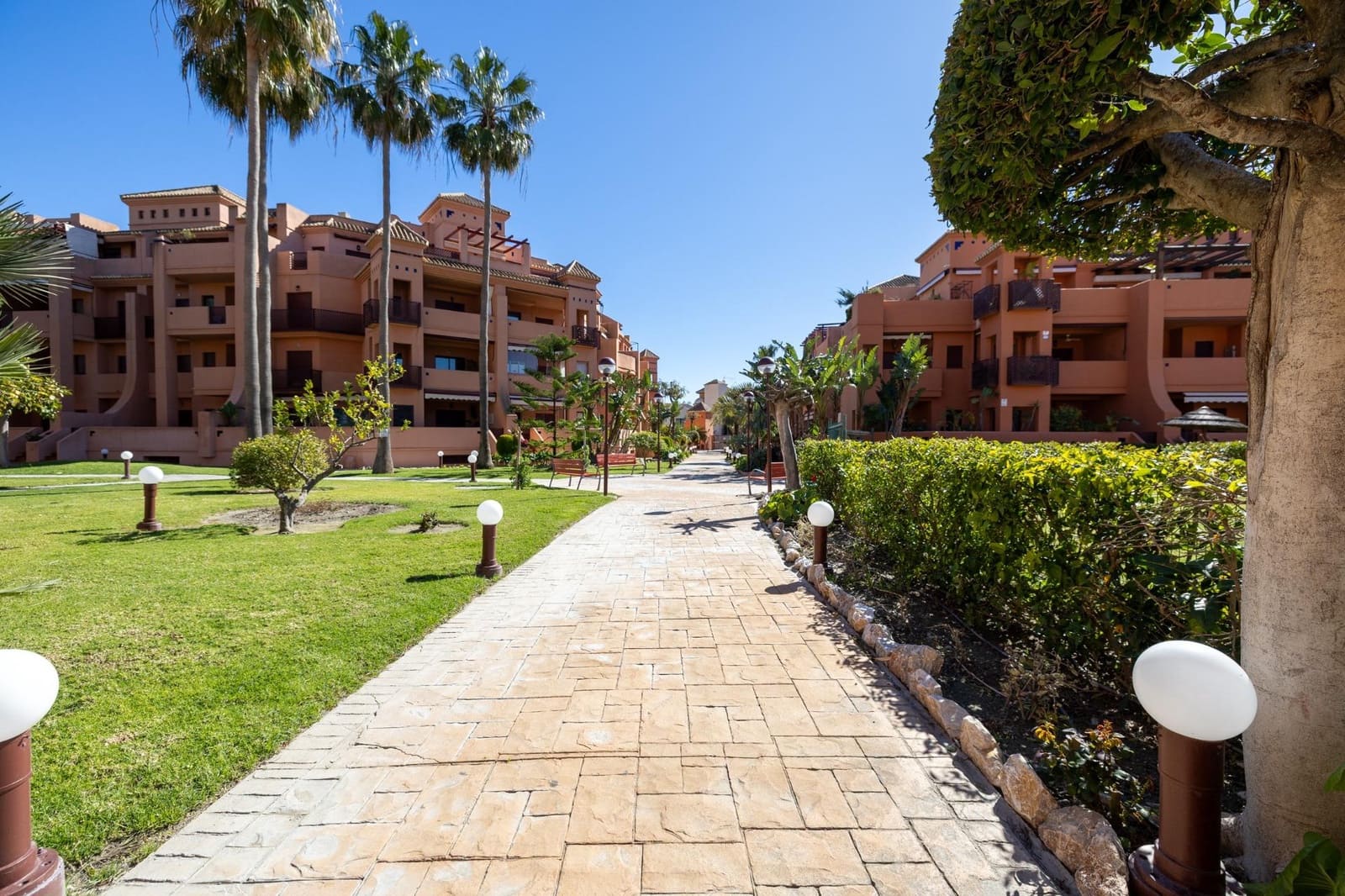 Ático de 4 habitaciones en Motril en venta con piscina garaje - 590.000 € (Ref: 9666973)