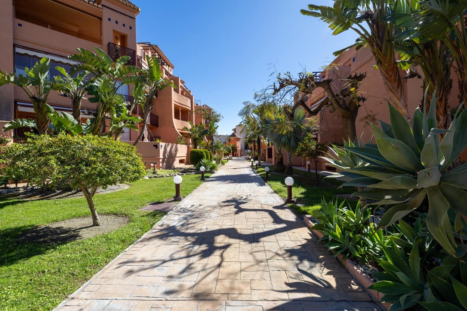 Ático de 4 habitaciones en Motril en venta con piscina garaje - 590.000 € (Ref: 9666973)