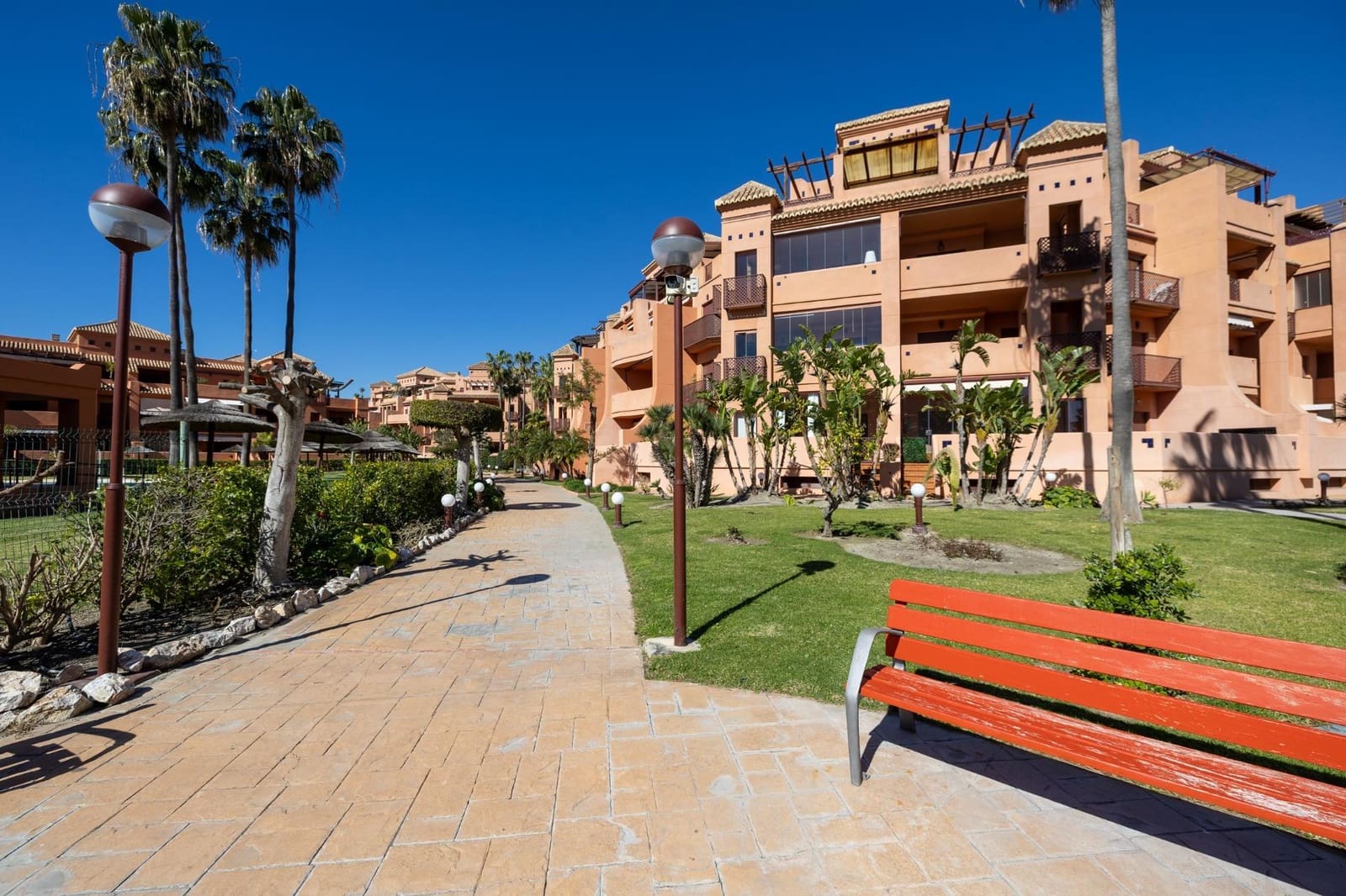 Ático de 4 habitaciones en Motril en venta con piscina garaje - 590.000 € (Ref: 9666973)