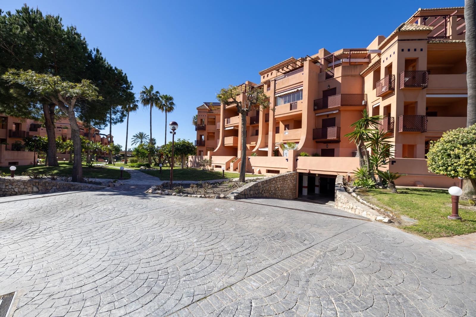 Ático de 4 habitaciones en Motril en venta con piscina garaje - 590.000 € (Ref: 9666973)