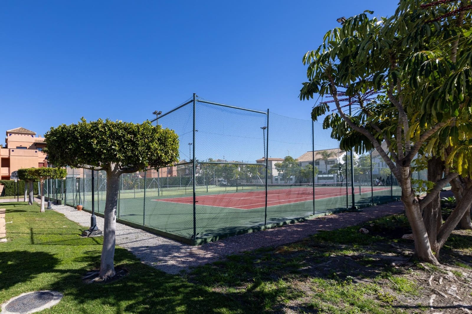 Ático de 4 habitaciones en Motril en venta con piscina garaje - 590.000 € (Ref: 9666973)