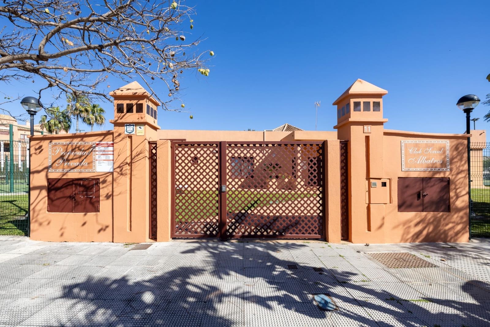 Ático de 4 habitaciones en Motril en venta con piscina garaje - 590.000 € (Ref: 9666973)