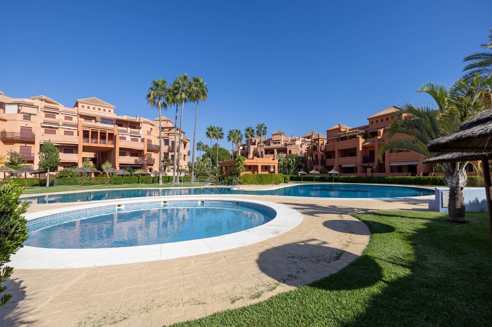 Ático de 4 habitaciones en Motril en venta con piscina garaje - 590.000 € (Ref: 9666973)