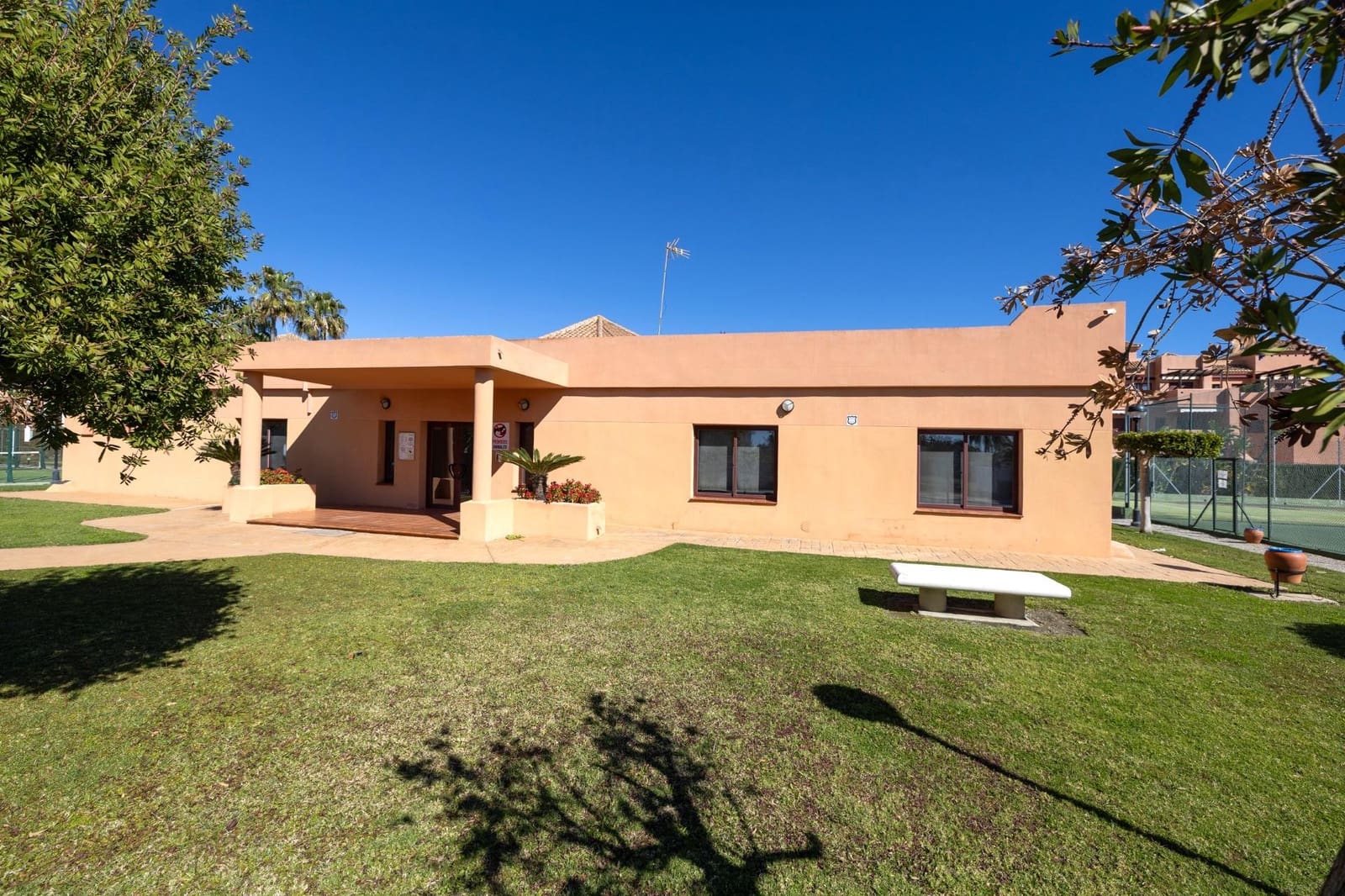 Ático de 4 habitaciones en Motril en venta con piscina garaje - 590.000 € (Ref: 9666973)