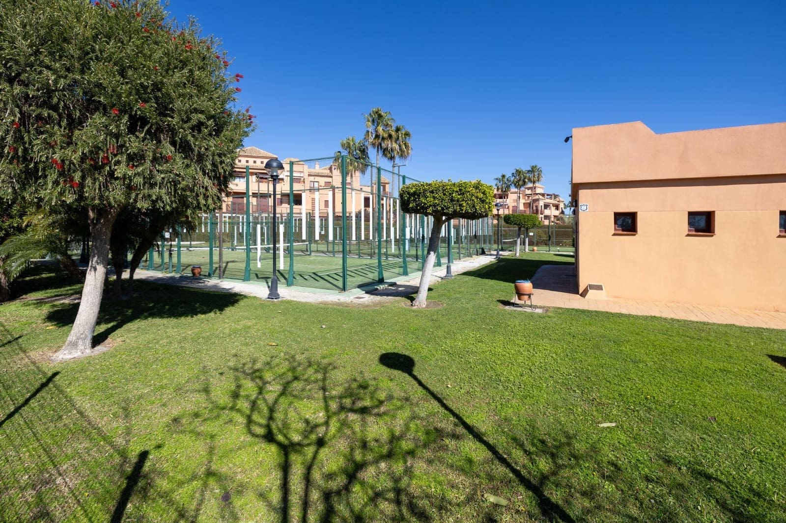 Ático de 4 habitaciones en Motril en venta con piscina garaje - 590.000 € (Ref: 9666973)