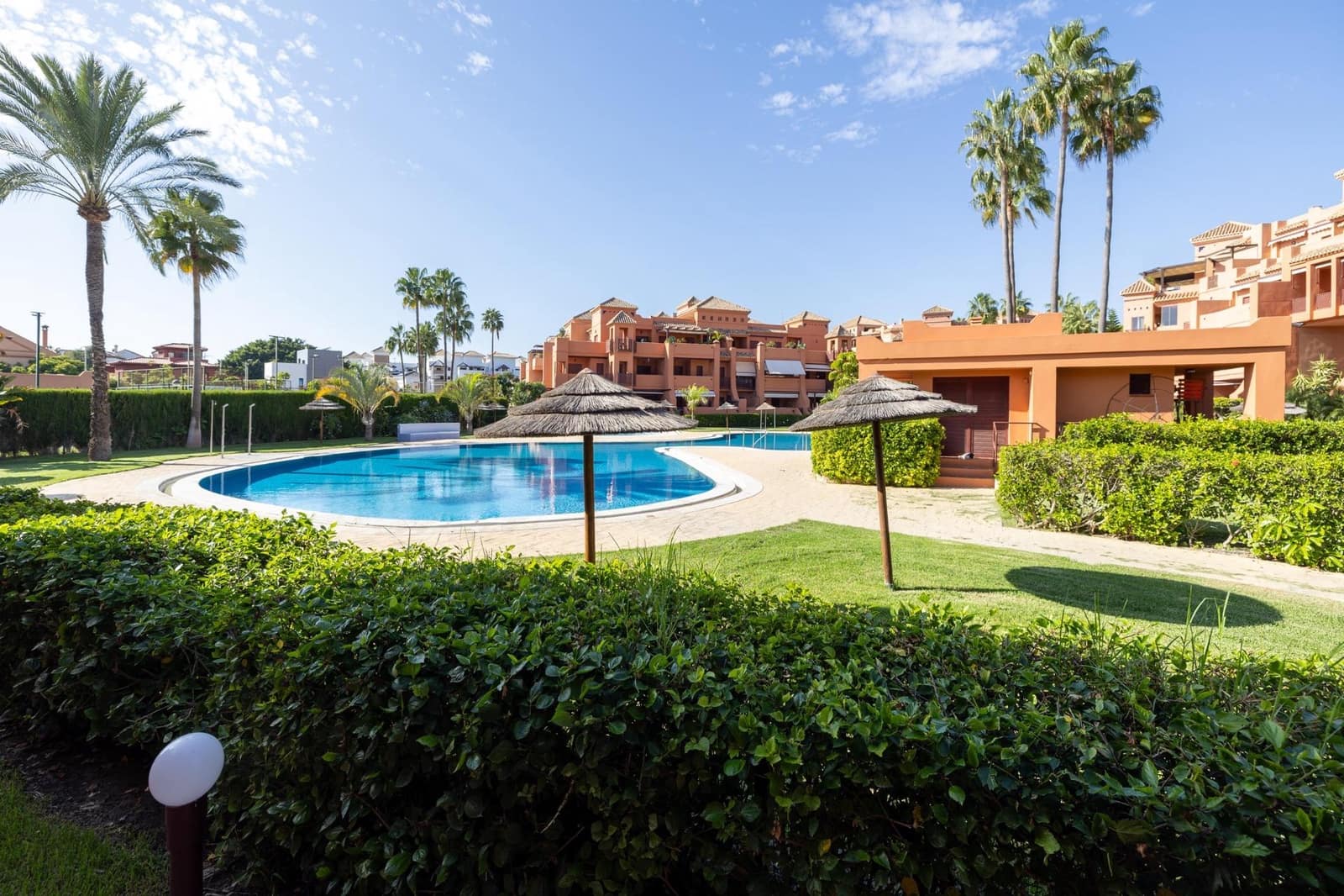 Ático de 4 habitaciones en Motril en venta con piscina garaje - 590.000 € (Ref: 9666973)