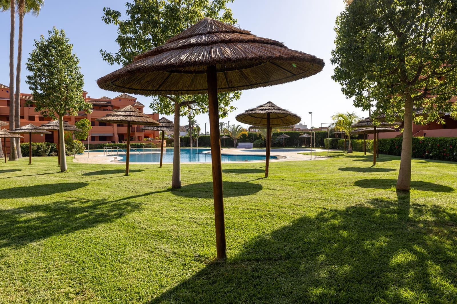 Ático de 4 habitaciones en Motril en venta con piscina garaje - 590.000 € (Ref: 9666973)