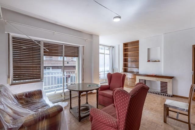 7 bedroom Flat for sale in Pajaritos - Plaza de Toros, Granada city with garage - € 420,000 (Ref: 9670933)