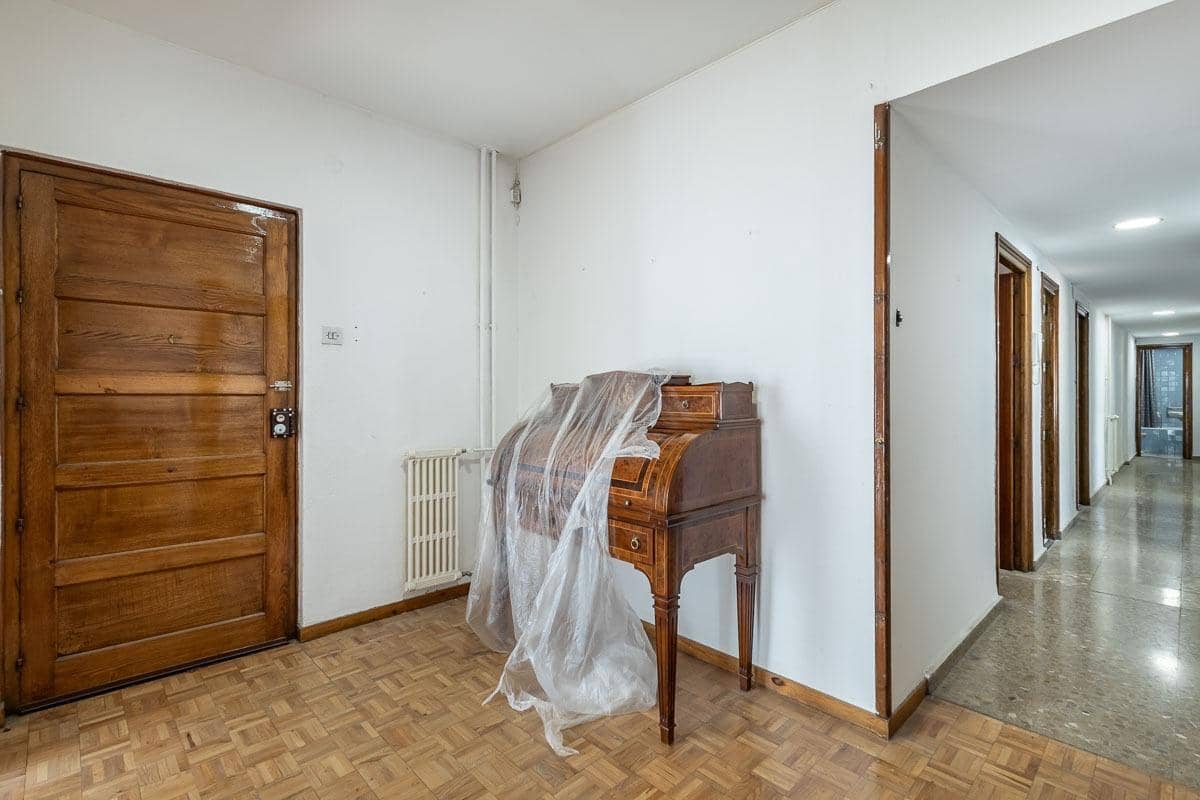 7 Zimmer Wohnung zu verkaufen in Granada Stadt mit Garage - 420.000 € (Ref: 9670933)