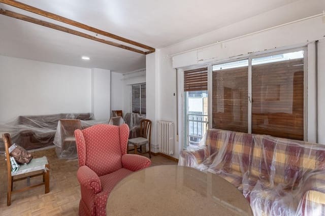 7 bedroom Flat for sale in Pajaritos - Plaza de Toros, Granada city with garage - € 420,000 (Ref: 9670933)