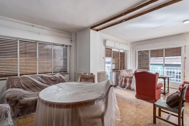 7 bedroom Flat for sale in Pajaritos - Plaza de Toros, Granada city with garage - € 420,000 (Ref: 9670933)