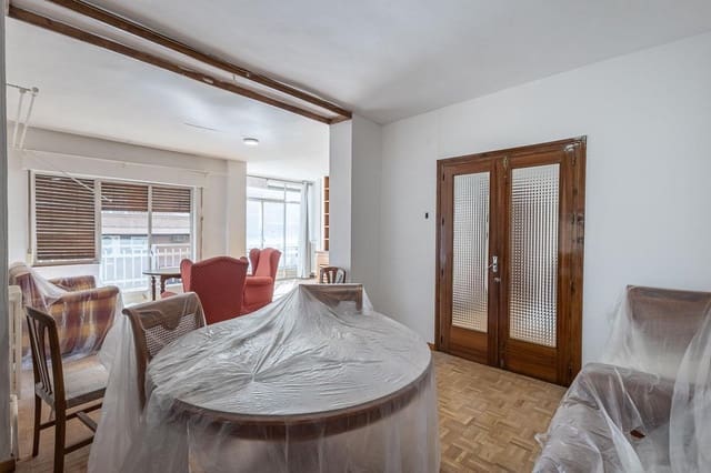 7 bedroom Flat for sale in Pajaritos - Plaza de Toros, Granada city with garage - € 420,000 (Ref: 9670933)