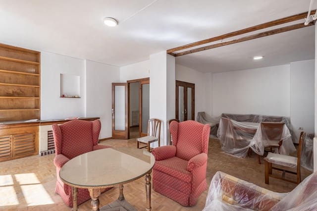 7 bedroom Flat for sale in Pajaritos - Plaza de Toros, Granada city with garage - € 420,000 (Ref: 9670933)