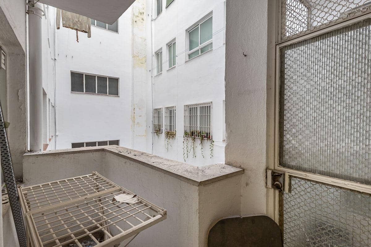 7 Zimmer Wohnung zu verkaufen in Granada Stadt mit Garage - 420.000 € (Ref: 9670933)