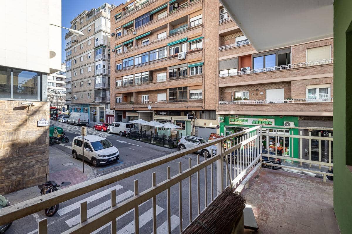 7 Zimmer Wohnung zu verkaufen in Granada Stadt mit Garage - 420.000 € (Ref: 9670933)