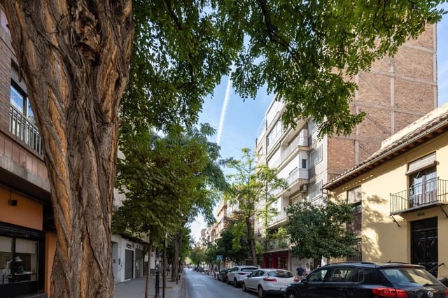 4 slaapkamer Flat te koop in Granada stad - € 387.000 (Ref: 9670934)