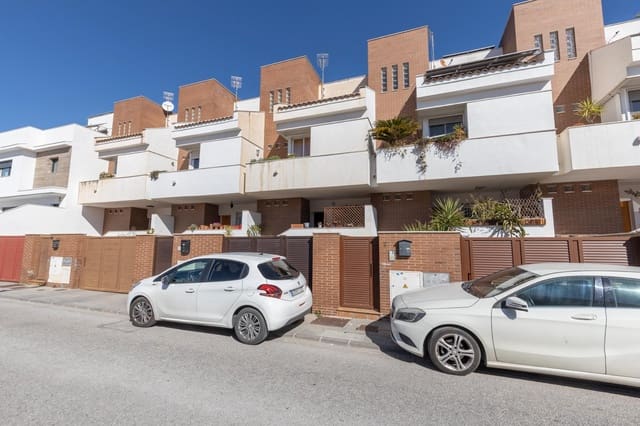4 bedroom Terraced Villa for sale in Churriana de la Vega with garage - € 345,000 (Ref: 9670935)