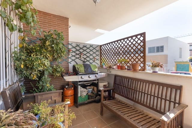 4 bedroom Terraced Villa for sale in Churriana de la Vega with garage - € 345,000 (Ref: 9670935)