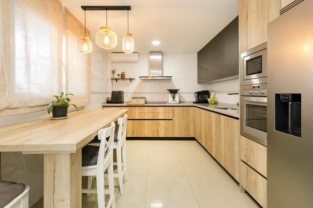 4 sovrum Radhus till salu i Churriana de la Vega med garage - 365 000 € (Ref: 9674510)