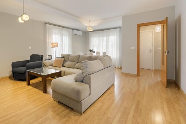 4 sovrum Radhus till salu i Churriana de la Vega med garage - 365 000 € (Ref: 9674510)