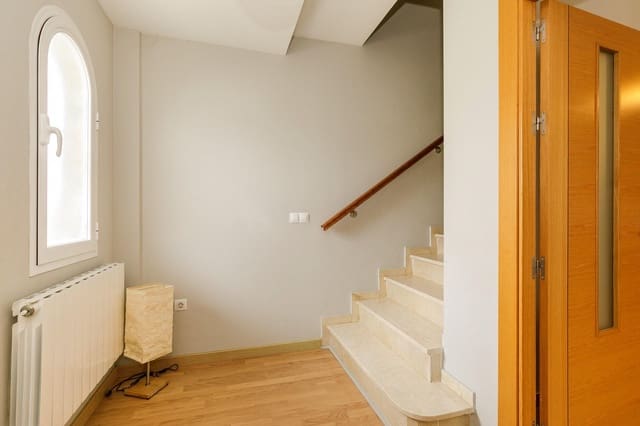 4 sovrum Radhus till salu i Churriana de la Vega med garage - 365 000 € (Ref: 9674510)