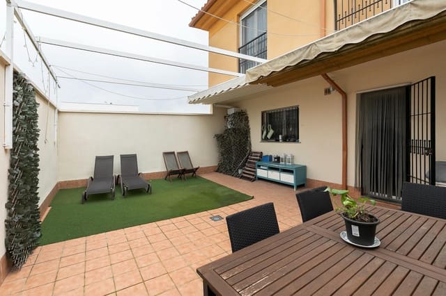 4 sovrum Radhus till salu i Churriana de la Vega med garage - 365 000 € (Ref: 9674510)