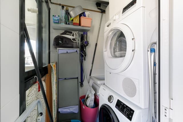 4 bedroom Flat for sale in Granada city with pool garage - € 410,000 (Ref: 9674511)