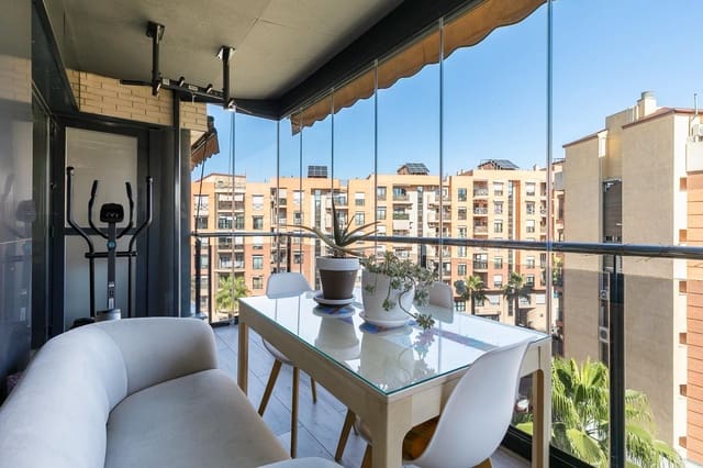 4 bedroom Flat for sale in Granada city with pool garage - € 410,000 (Ref: 9674511)