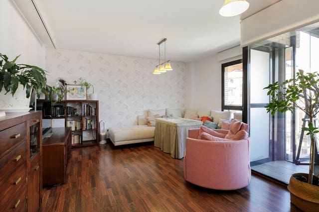 4 bedroom Flat for sale in Granada city with pool garage - € 410,000 (Ref: 9674511)