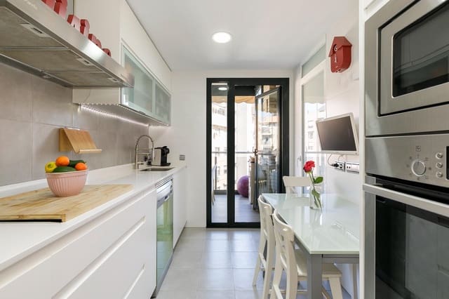 4 bedroom Flat for sale in Granada city with pool garage - € 410,000 (Ref: 9674511)