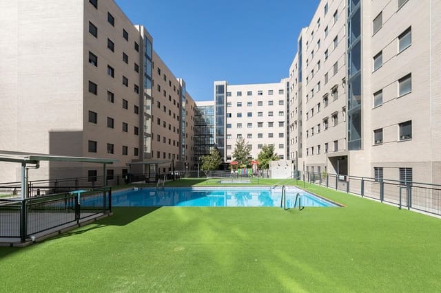 4 bedroom Flat for sale in Granada city with pool garage - € 410,000 (Ref: 9674511)