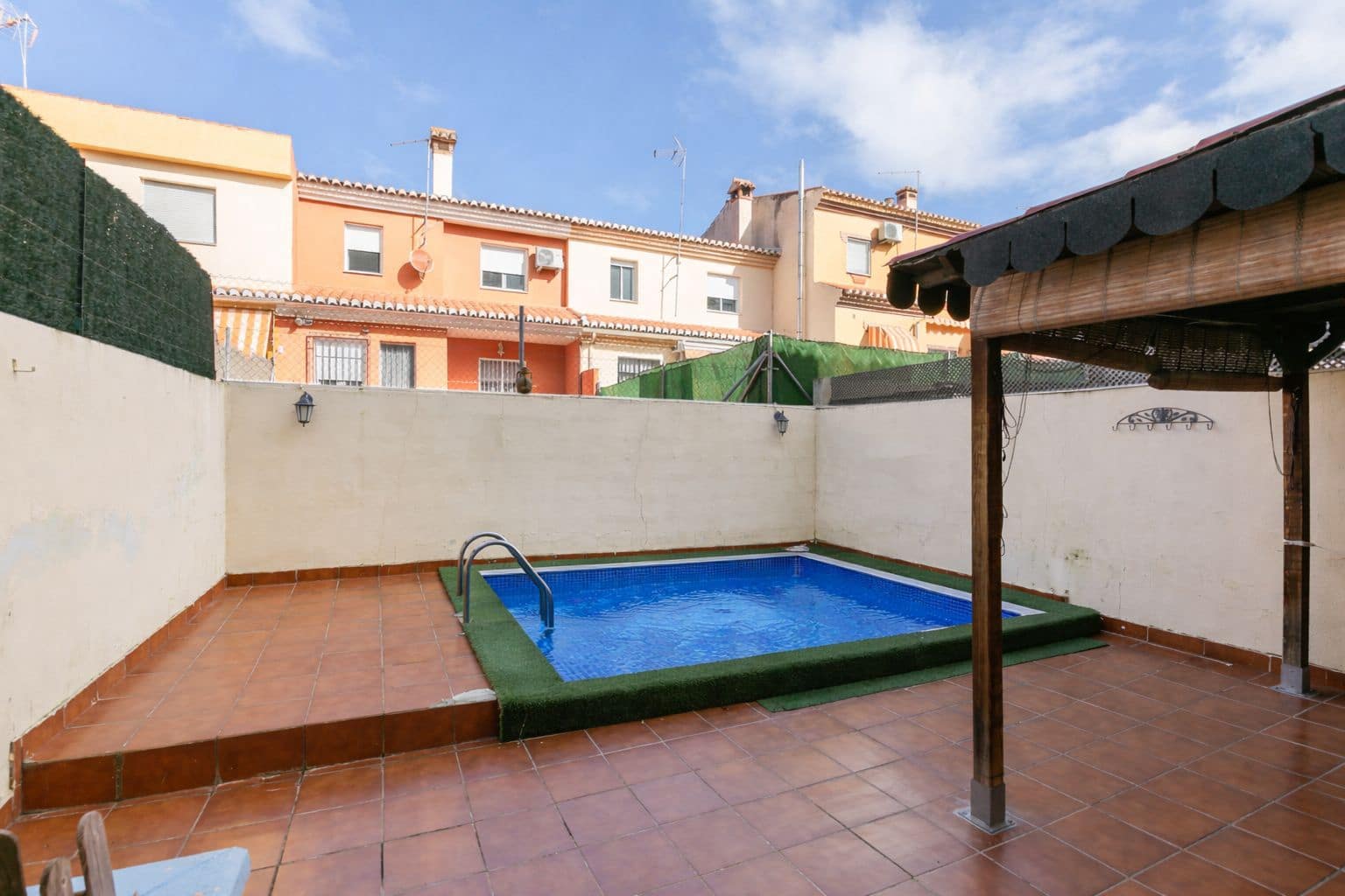 Adosado de 3 habitaciones en Vegas del Genil en venta con piscina garaje - 209.000 € (Ref: 9674517)