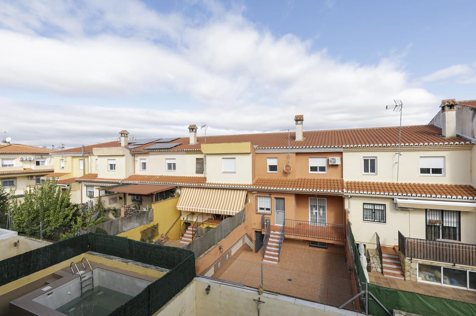 Adosado de 3 habitaciones en Vegas del Genil en venta con piscina garaje - 209.000 € (Ref: 9674517)