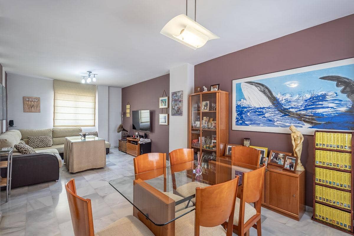 Casa de 3 habitaciones en Cúllar Vega en venta - 225.000 € (Ref: 9674524)