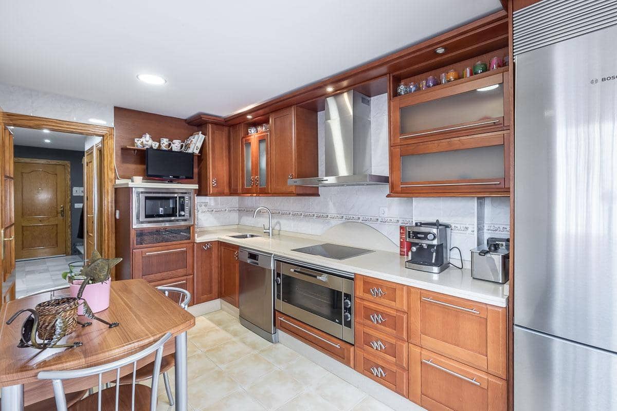 Casa de 3 habitaciones en Cúllar Vega en venta - 225.000 € (Ref: 9674524)