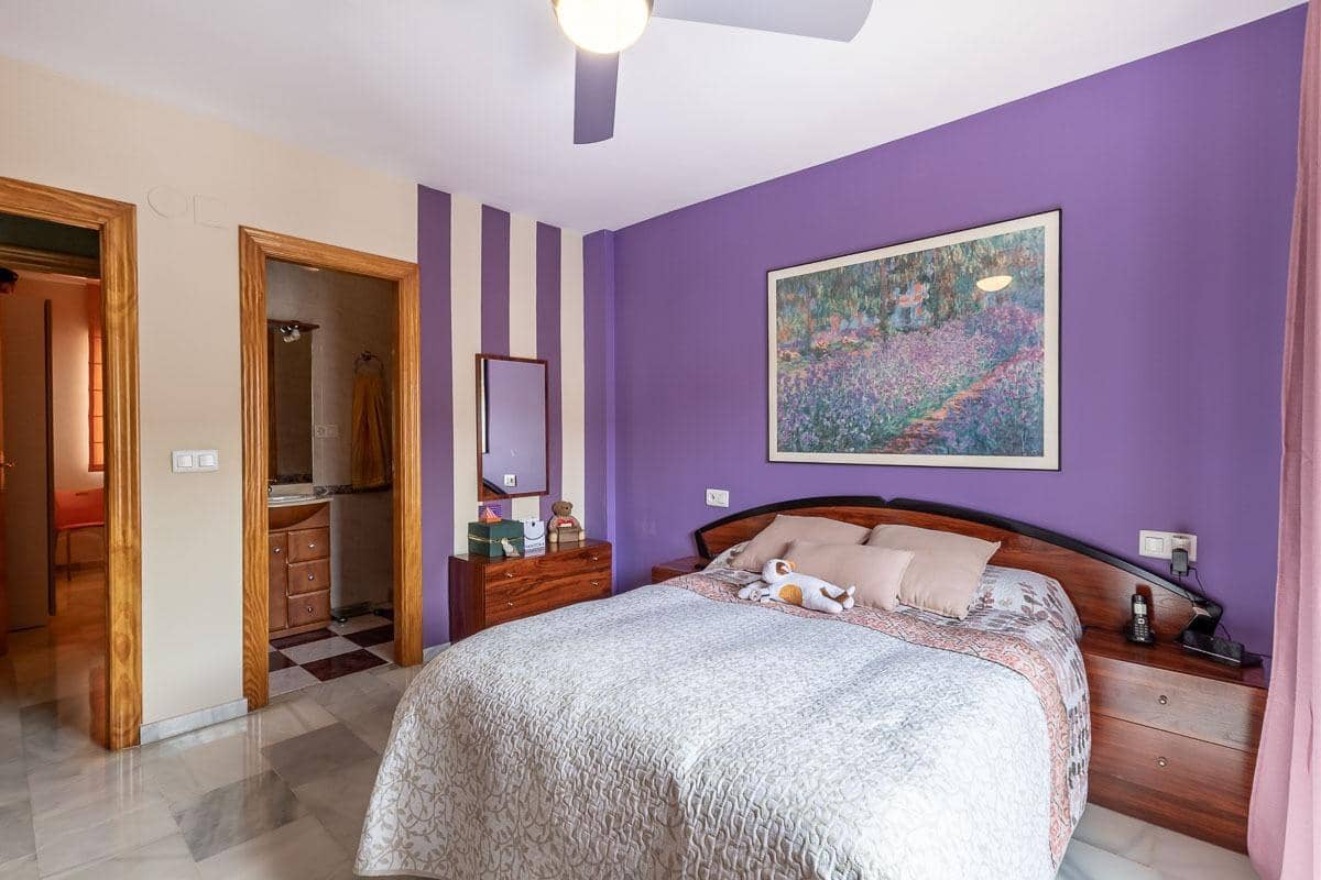 Casa de 3 habitaciones en Cúllar Vega en venta - 225.000 € (Ref: 9674524)