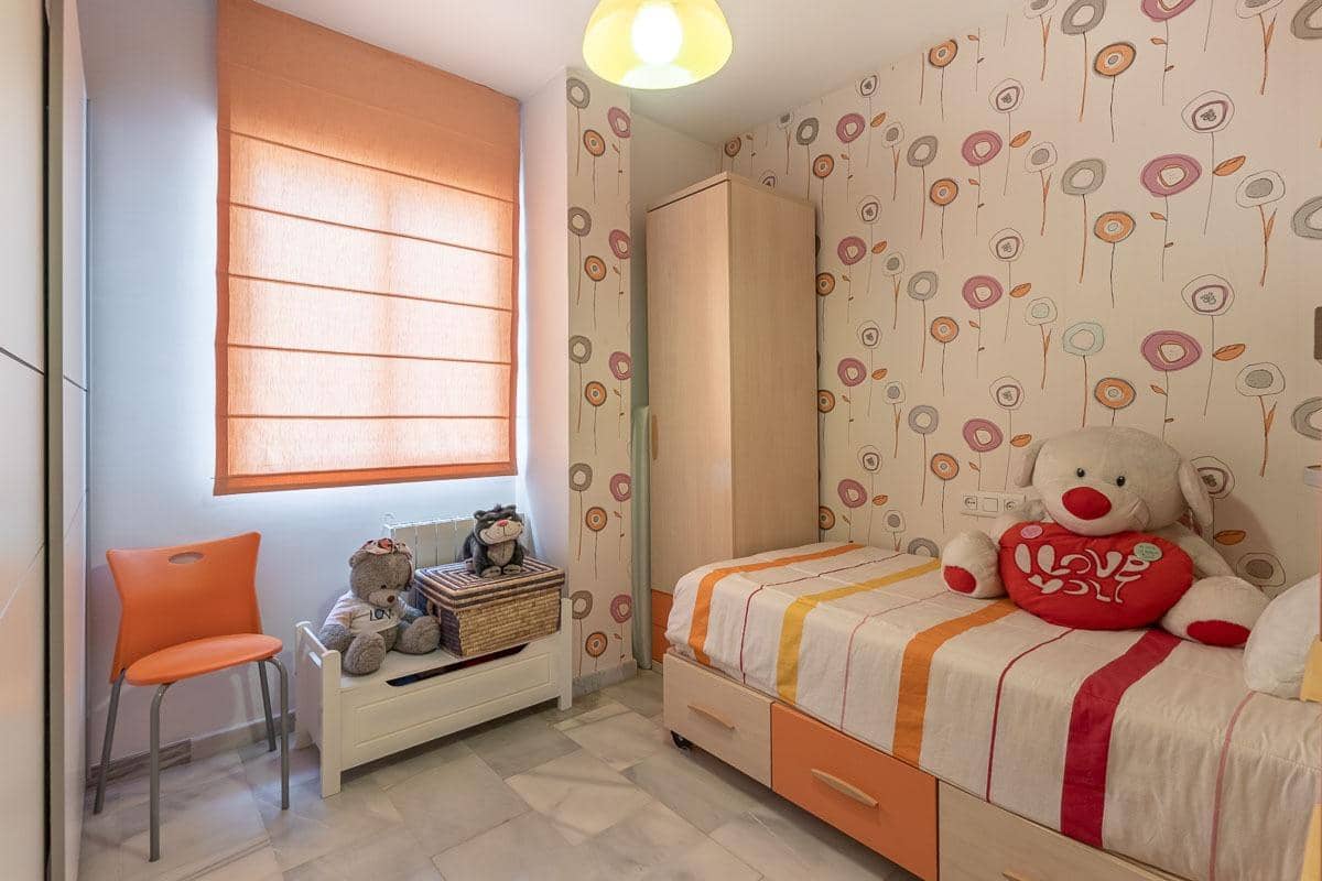 Casa de 3 habitaciones en Cúllar Vega en venta - 225.000 € (Ref: 9674524)