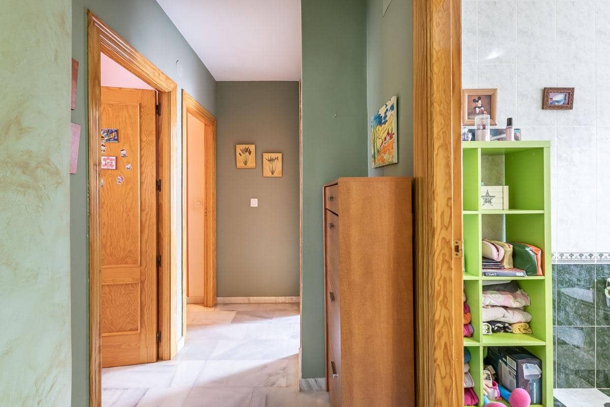 Casa de 3 habitaciones en Cúllar Vega en venta - 225.000 € (Ref: 9674524)