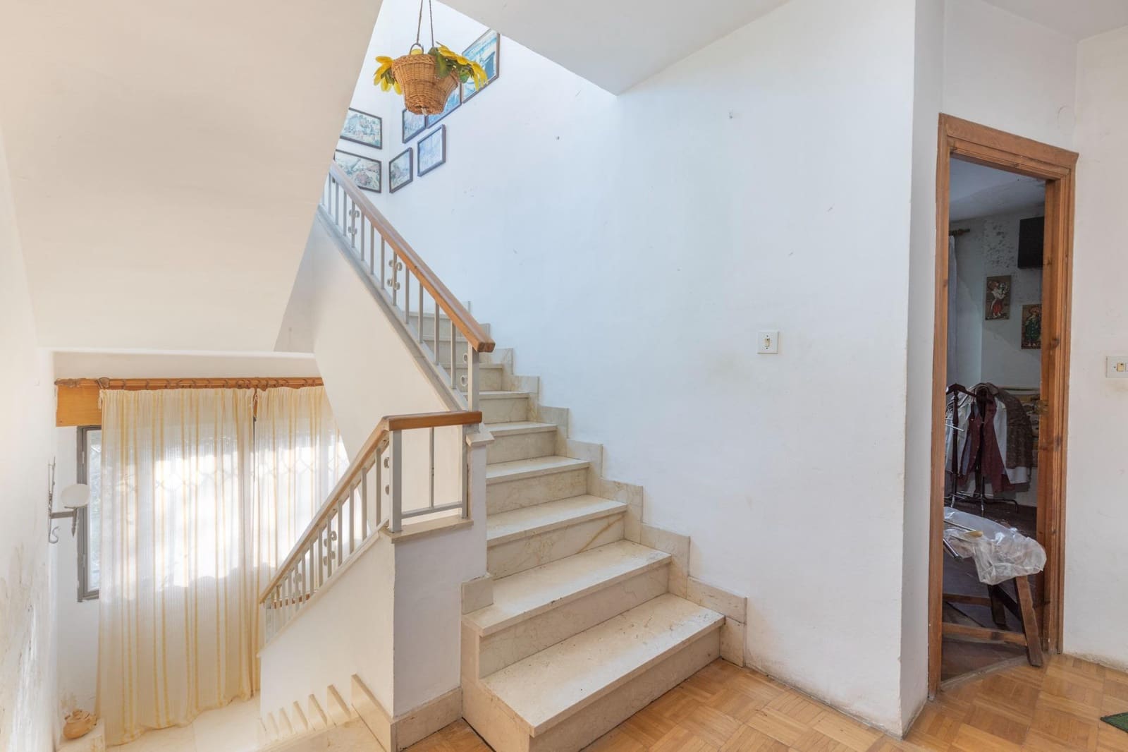 6 bedroom Villa for sale in La Zubia with pool garage - € 1,100,000 (Ref: 9674525)